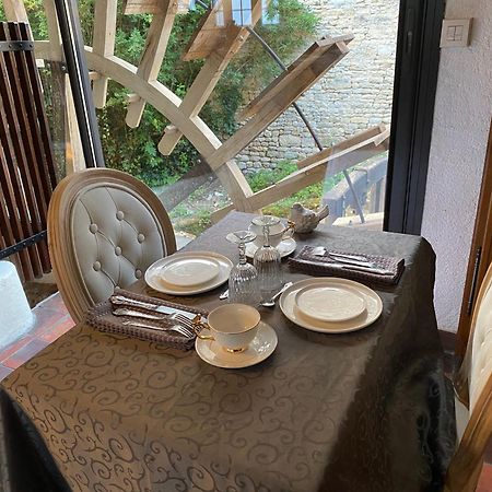 Bed and Breakfast Le Vieux Moulin Bouhet Exterior foto