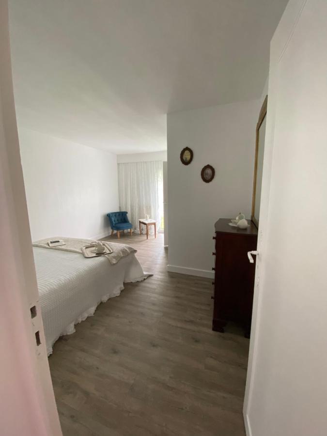 Bed and Breakfast Le Vieux Moulin Bouhet Exterior foto