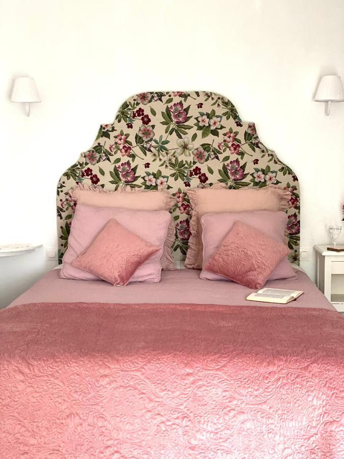 Bed and Breakfast Le Vieux Moulin Bouhet Exterior foto
