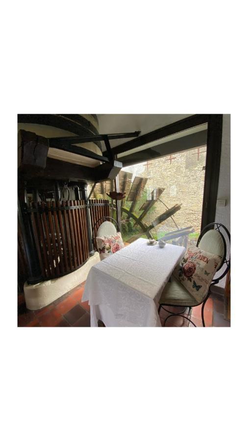 Bed and Breakfast Le Vieux Moulin Bouhet Exterior foto