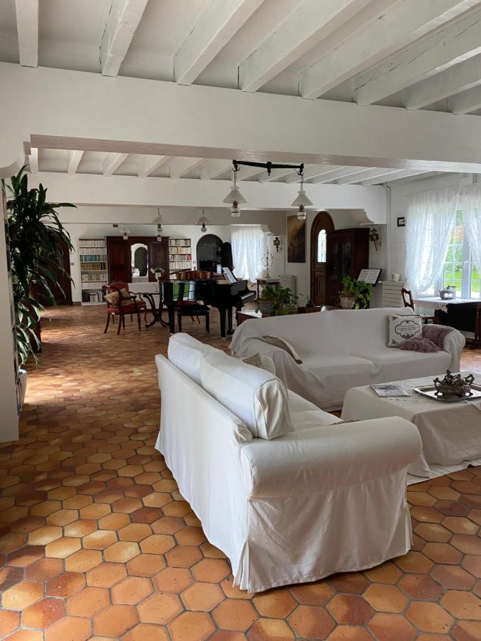 Bed and Breakfast Le Vieux Moulin Bouhet Exterior foto