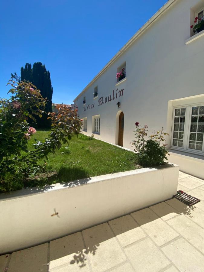 Bed and Breakfast Le Vieux Moulin Bouhet Exterior foto