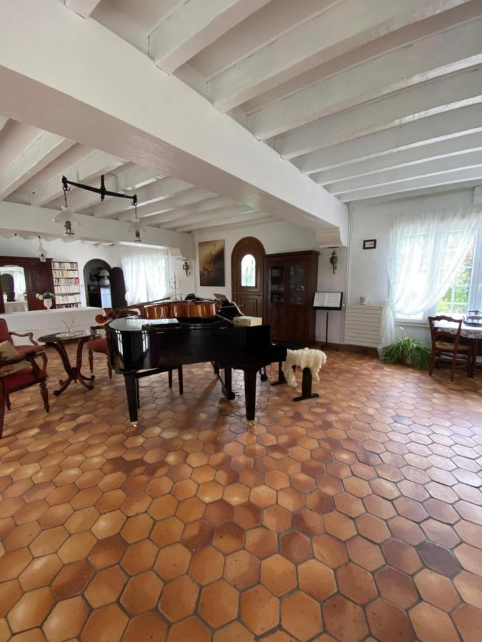 Bed and Breakfast Le Vieux Moulin Bouhet Exterior foto