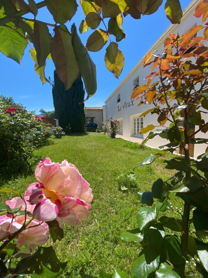 Bed and Breakfast Le Vieux Moulin Bouhet Exterior foto
