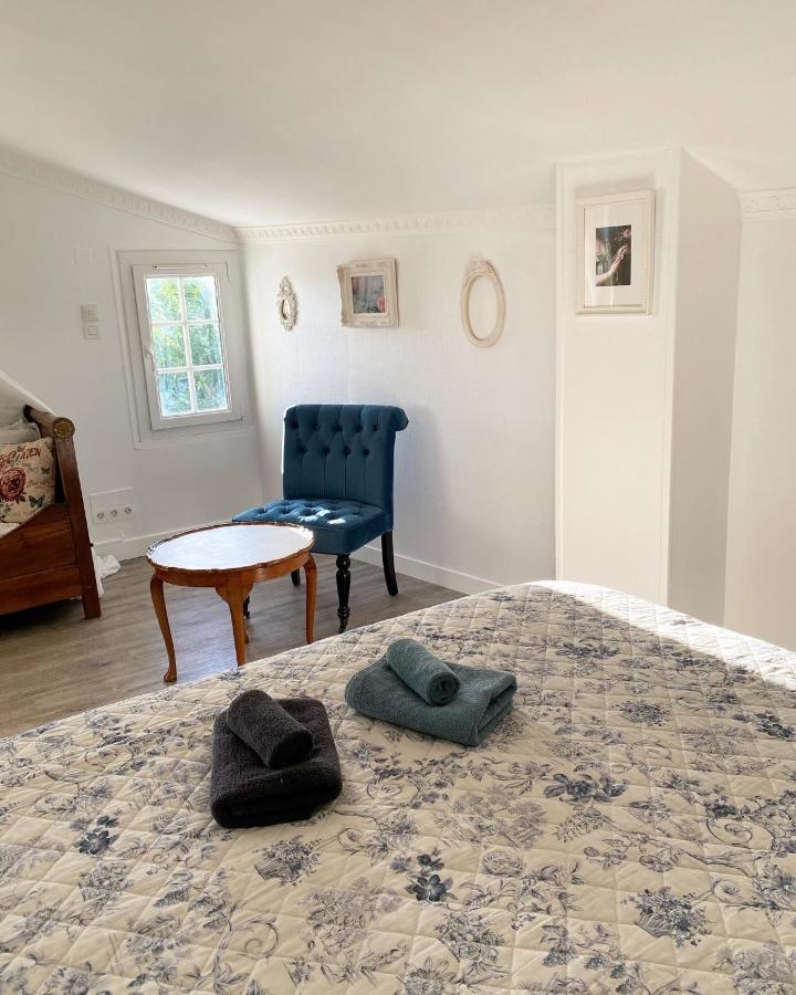 Bed and Breakfast Le Vieux Moulin Bouhet Exterior foto