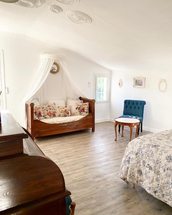 Bed and Breakfast Le Vieux Moulin Bouhet Exterior foto