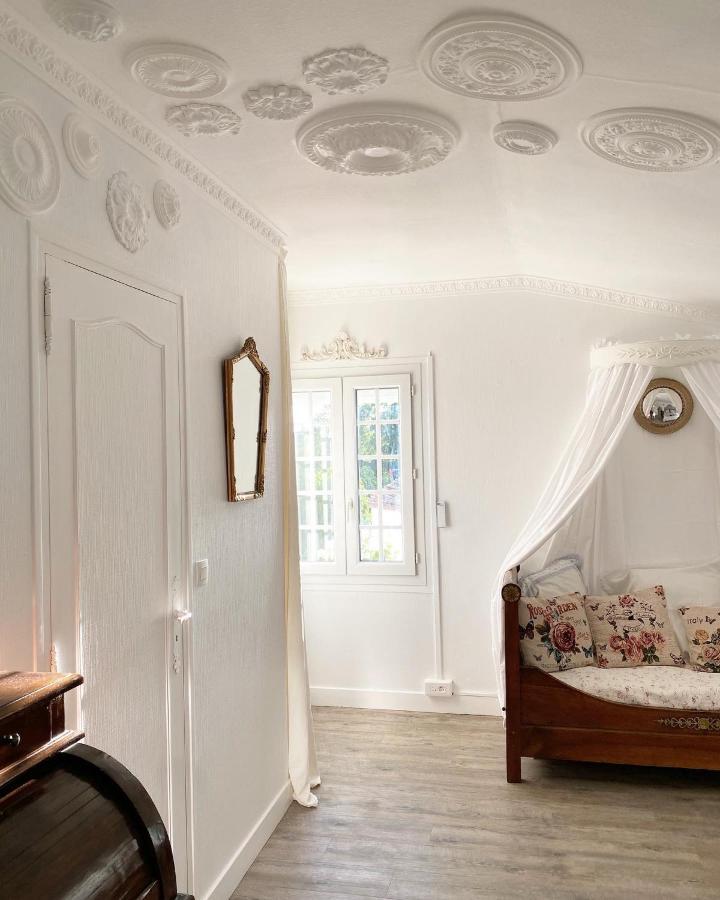 Bed and Breakfast Le Vieux Moulin Bouhet Exterior foto