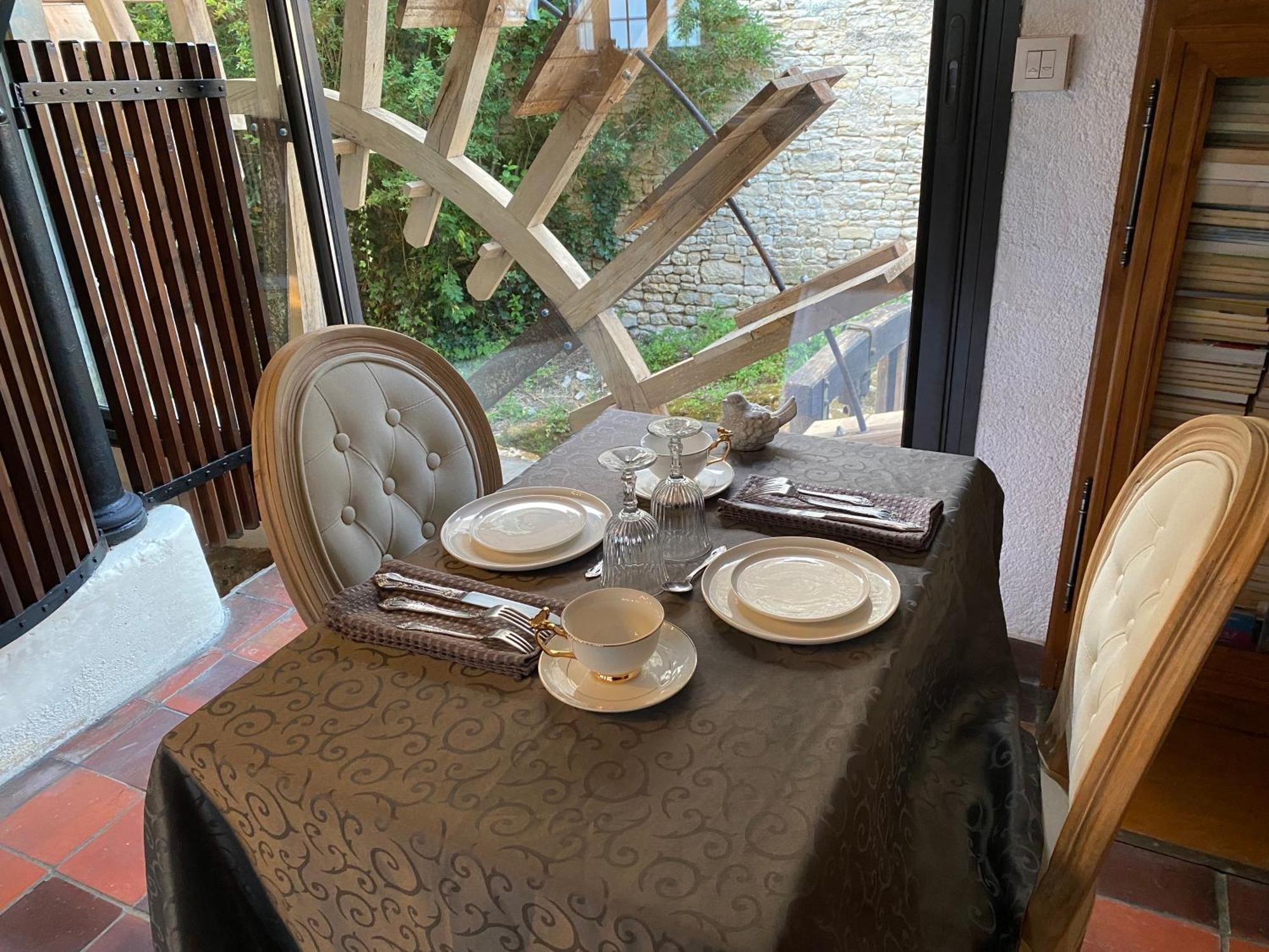 Bed and Breakfast Le Vieux Moulin Bouhet Exterior foto